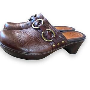 Nuture Cayman Leather Clogs Sz 6.5 Brown Ring Chain Accent Faux Wood Heel